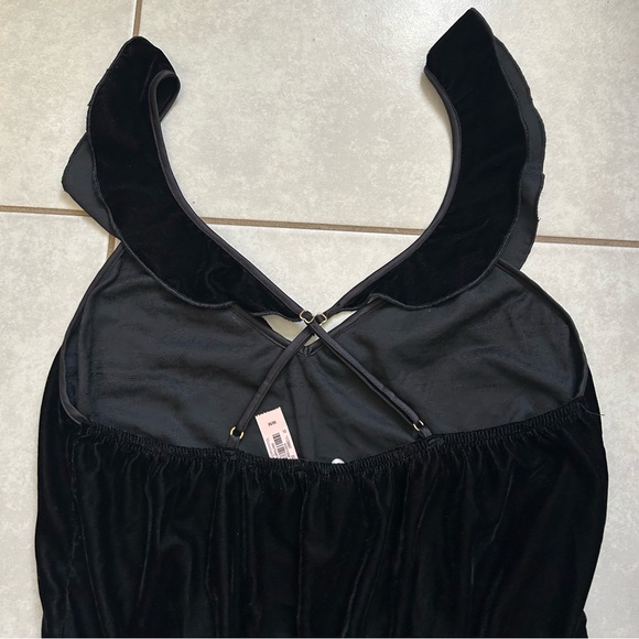 Victoria’s Secret Black Velvet Romper M - Picture 5 of 8